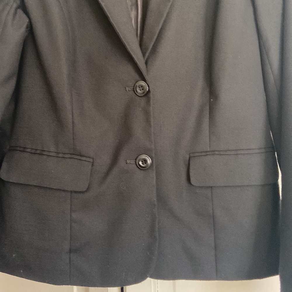 Women’s Jacket - Picture 2 of 6